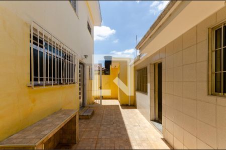 Casa à venda com 200m², 5 quartos e 2 vagas Casa à venda com 200m², 5 quartos e 2 vagasQuintal dos fundos