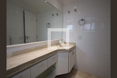 Apartamento à venda com 288m², 4 quartos e 4 vagasBanheiro da Suíte 2