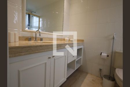 Apartamento à venda com 288m², 4 quartos e 4 vagasBanheiro da Suíte 3
