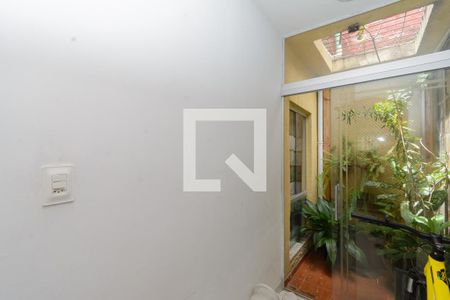 Casa à venda com 180m², 3 quartos e 1 vaga Casa à venda com 180m², 3 quartos e 1 vagaQuintal e Área de Serviços