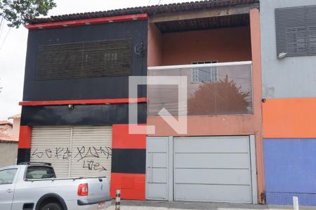 Casa à venda com 180m², 3 quartos e 1 vaga Casa à venda com 180m², 3 quartos e 1 vagaFachada