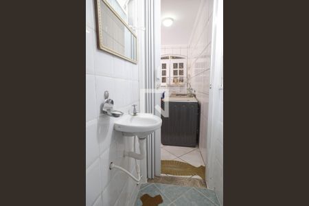 Casa à venda com 220m², 4 quartos e 4 vagas Casa à venda com 220m², 4 quartos e 4 vagasBanheiro de Serviço