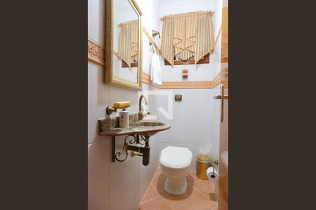 Casa à venda com 220m², 4 quartos e 4 vagas Casa à venda com 220m², 4 quartos e 4 vagasLavabo