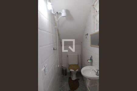 Casa à venda com 220m², 4 quartos e 4 vagas Casa à venda com 220m², 4 quartos e 4 vagasBanheiro de Serviço