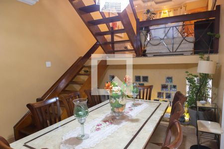 Casa à venda com 220m², 4 quartos e 4 vagas Casa à venda com 220m², 4 quartos e 4 vagasSala de Jantar