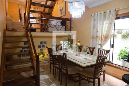 Casa à venda com 220m², 4 quartos e 4 vagas Casa à venda com 220m², 4 quartos e 4 vagasSala de Jantar