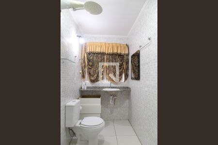 Casa à venda com 220m², 4 quartos e 4 vagas Casa à venda com 220m², 4 quartos e 4 vagasBanheiro