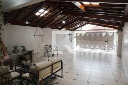 Casa à venda com 220m², 4 quartos e 4 vagas Casa à venda com 220m², 4 quartos e 4 vagasGaragem