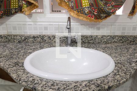 Casa à venda com 220m², 4 quartos e 4 vagas Casa à venda com 220m², 4 quartos e 4 vagasBanheiro