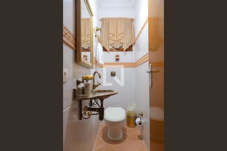 Casa à venda com 220m², 4 quartos e 4 vagas Casa à venda com 220m², 4 quartos e 4 vagasLavabo