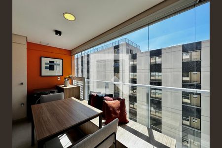 Studio para alugar com 43m², 0 quarto e 1 vaga Studio para alugar com 43m², 0 quarto e 1 vagaSacada