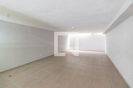 Casa à venda com 230m², 3 quartos e 6 vagas Casa à venda com 230m², 3 quartos e 6 vagasGaragem