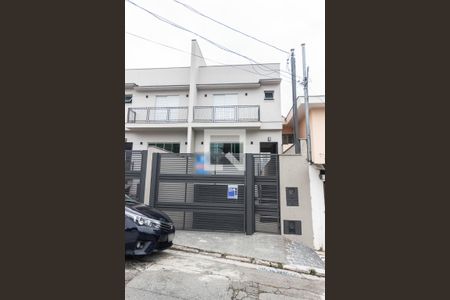 Casa à venda com 230m², 3 quartos e 6 vagas Casa à venda com 230m², 3 quartos e 6 vagasFachada