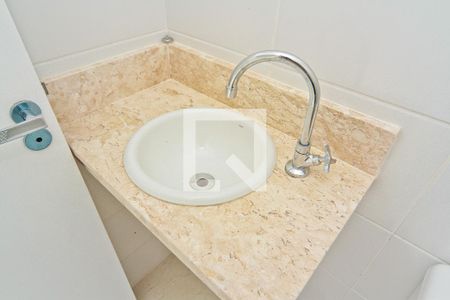 Casa à venda com 230m², 3 quartos e 6 vagas Casa à venda com 230m², 3 quartos e 6 vagasÁrea de Serviço - banheiro