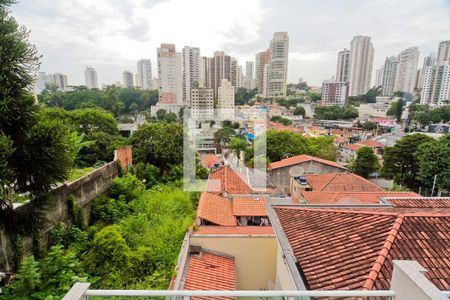Casa à venda com 230m², 3 quartos e 6 vagas Casa à venda com 230m², 3 quartos e 6 vagasVista