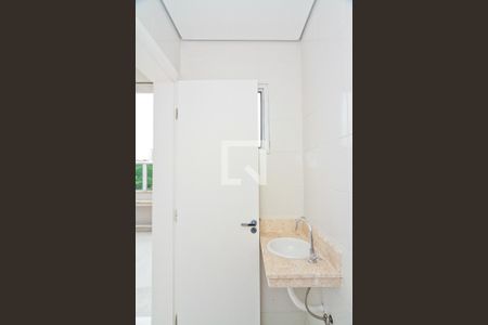 Casa à venda com 230m², 3 quartos e 6 vagas Casa à venda com 230m², 3 quartos e 6 vagasÁrea de Serviço - banheiro