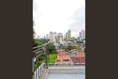 Casa à venda com 230m², 3 quartos e 6 vagas Casa à venda com 230m², 3 quartos e 6 vagasVaranda