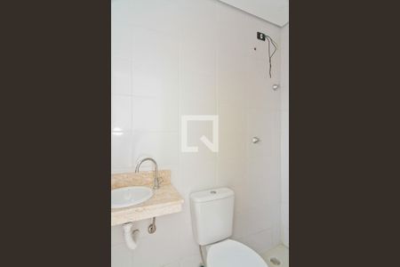 Casa à venda com 230m², 3 quartos e 6 vagas Casa à venda com 230m², 3 quartos e 6 vagasÁrea de Serviço - banheiro