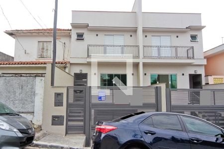 Casa à venda com 230m², 3 quartos e 6 vagas Casa à venda com 230m², 3 quartos e 6 vagasFachada