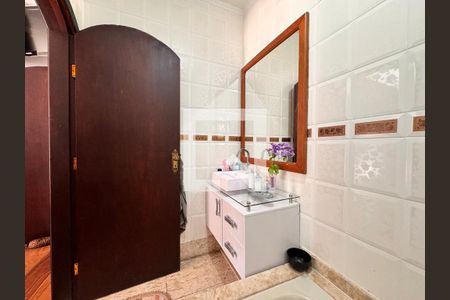 Casa à venda com 175m², 3 quartos e 2 vagasBanheiro da Suíte