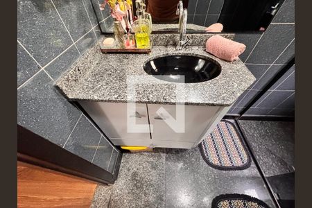 Casa à venda com 175m², 3 quartos e 2 vagasBanheiro 