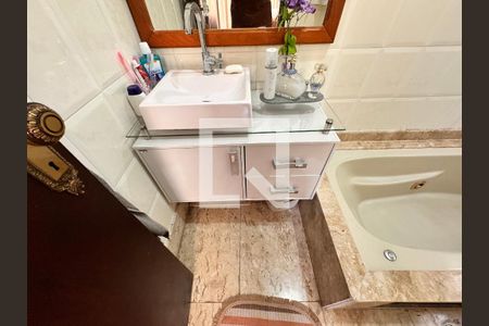 Casa à venda com 175m², 3 quartos e 2 vagasBanheiro da Suíte