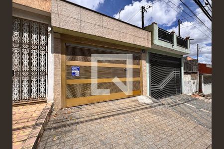 Casa à venda com 175m², 3 quartos e 2 vagasFachada + plaquinha  