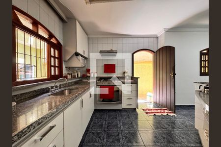 Casa à venda com 175m², 3 quartos e 2 vagasCozinha 