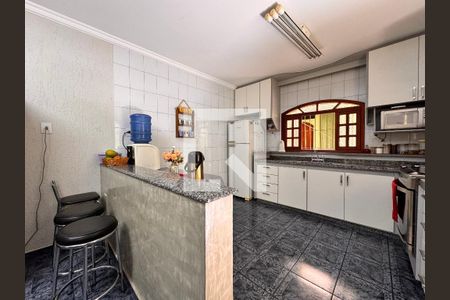 Casa à venda com 175m², 3 quartos e 2 vagasCozinha 