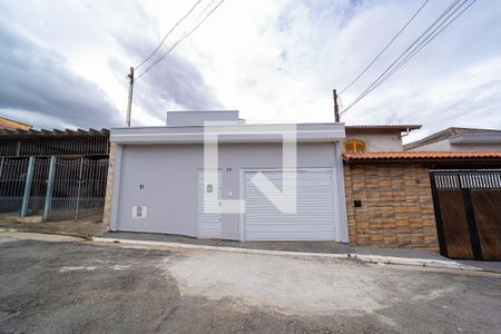 Casa à venda com 250m², 3 quartos e 5 vagas Casa à venda com 250m², 3 quartos e 5 vagasFachada