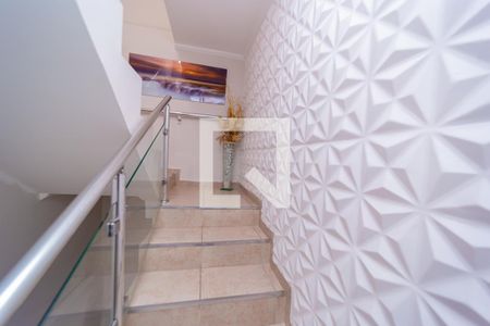 Casa à venda com 250m², 3 quartos e 5 vagas Casa à venda com 250m², 3 quartos e 5 vagasEscada