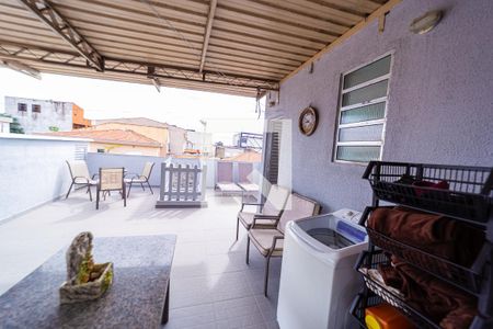 Casa à venda com 250m², 3 quartos e 5 vagas Casa à venda com 250m², 3 quartos e 5 vagasTerraço