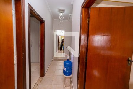 Casa à venda com 250m², 3 quartos e 5 vagas Casa à venda com 250m², 3 quartos e 5 vagasCorredor