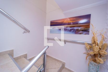 Casa à venda com 250m², 3 quartos e 5 vagas Casa à venda com 250m², 3 quartos e 5 vagasEscada