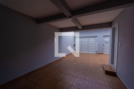 Casa à venda com 250m², 3 quartos e 5 vagas Casa à venda com 250m², 3 quartos e 5 vagasGaragem