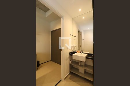 Banheiro de kitnet/studio para alugar com 1 quarto, 32m² em Paraíso, São Paulo
