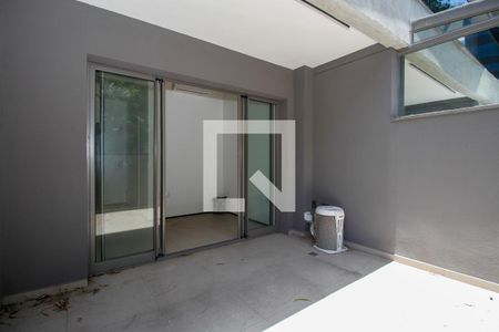 Studio à venda com 32m², 1 quarto e sem vaga Studio à venda com 32m², 1 quarto e sem vagaVaranda