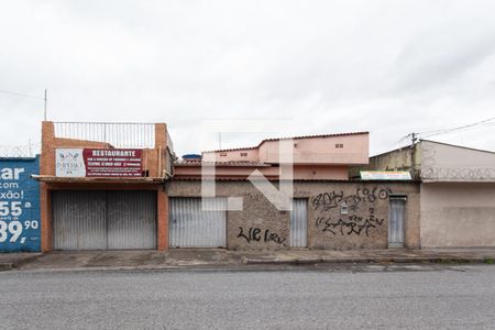 Casa à venda com 350m², 3 quartos e 2 vagas Casa à venda com 350m², 3 quartos e 2 vagasFachada