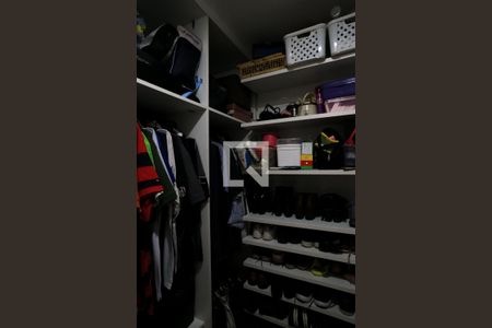 Apartamento à venda com 115m², 4 quartos e 3 vagas Apartamento à venda com 115m², 4 quartos e 3 vagasCloset da Suíte