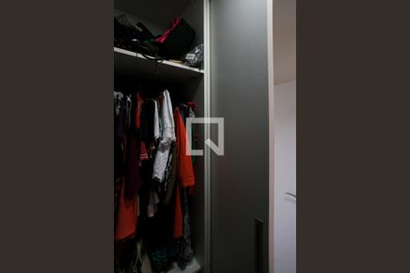 Apartamento à venda com 115m², 4 quartos e 3 vagas Apartamento à venda com 115m², 4 quartos e 3 vagasCloset da Suíte