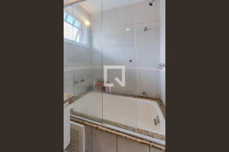 Casa de condomínio à venda com 240m², 4 quartos e 2 vagasBanheiro do Quarto 1