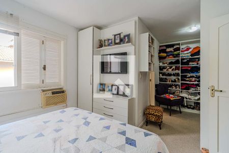 Casa de condomínio à venda com 240m², 4 quartos e 2 vagasQuarto 1