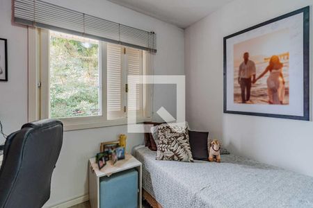 Casa de condomínio à venda com 240m², 4 quartos e 2 vagasQuarto 2