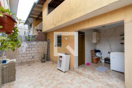 Casa à venda com 115m², 2 quartos e 2 vagas Casa à venda com 115m², 2 quartos e 2 vagasQuintal