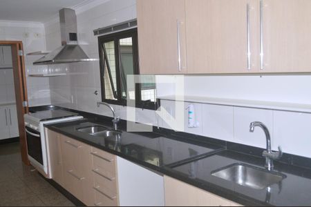 Apartamento à venda com 200m², 3 quartos e 4 vagasCozinha