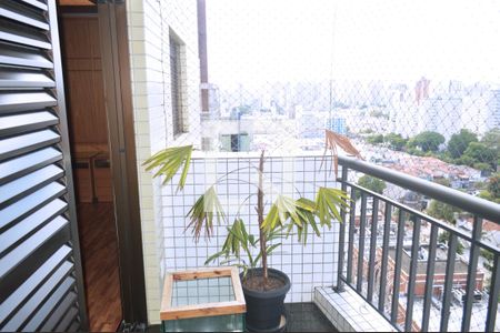 Apartamento à venda com 200m², 3 quartos e 4 vagasVaranda