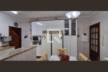Casa à venda com 201m², 4 quartos e 4 vagasCozinha 