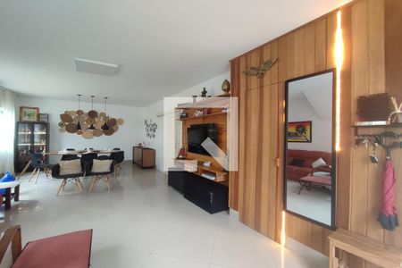 Sala de casa de condomínio para alugar com 3 quartos, 315m² em Jacarepaguá, Rio de Janeiro