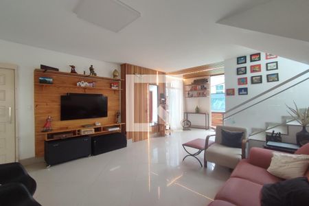 Sala de casa de condomínio para alugar com 3 quartos, 315m² em Jacarepaguá, Rio de Janeiro