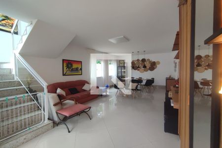 Sala de casa de condomínio para alugar com 3 quartos, 315m² em Jacarepaguá, Rio de Janeiro